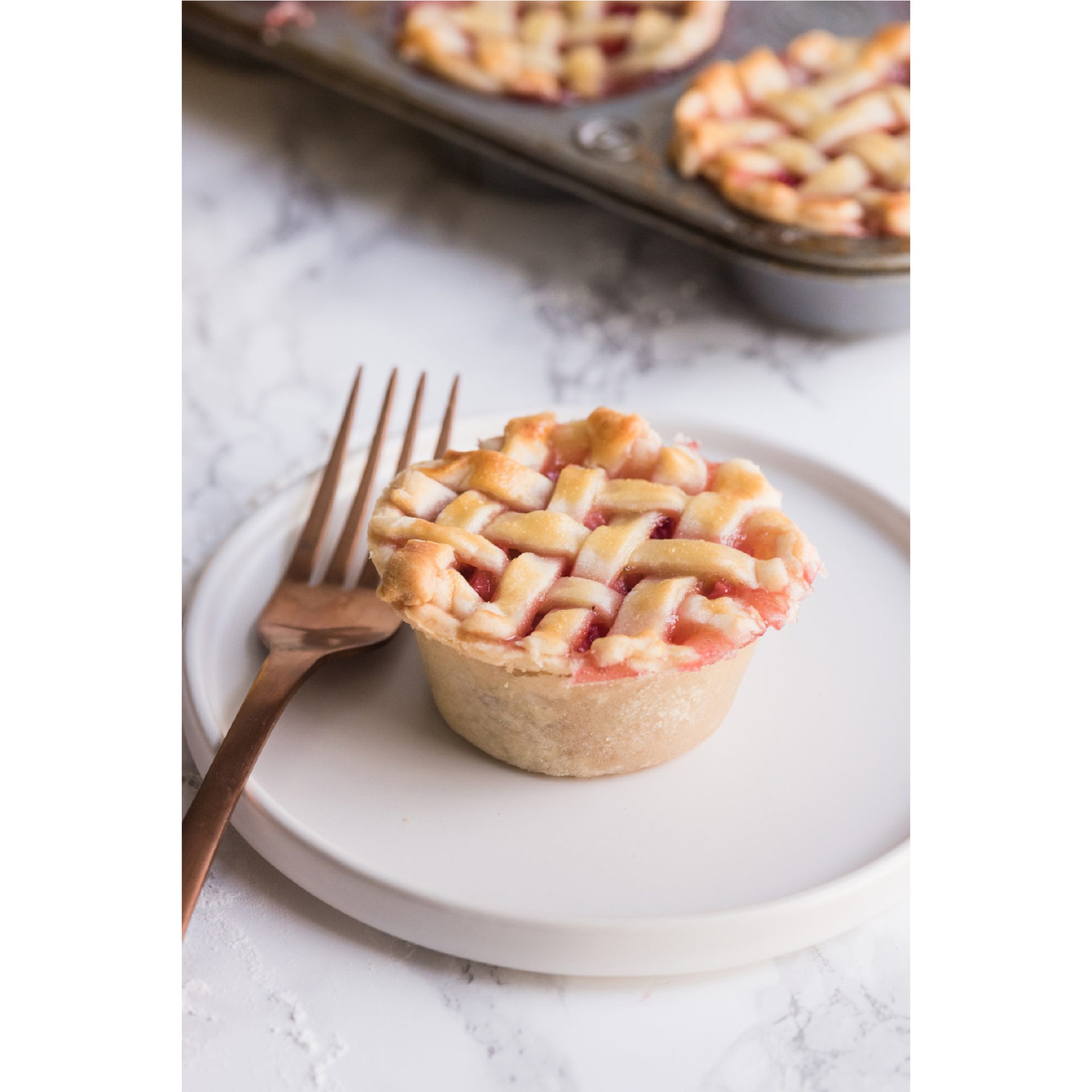 Bake Art LuLu Strawberry Pie Small 1 pc